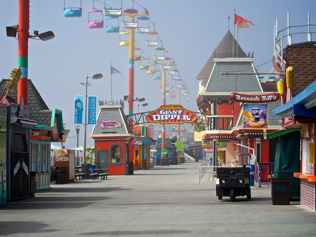 Capri Motel Santa Cruz Beach Boardwalk Exterior photo