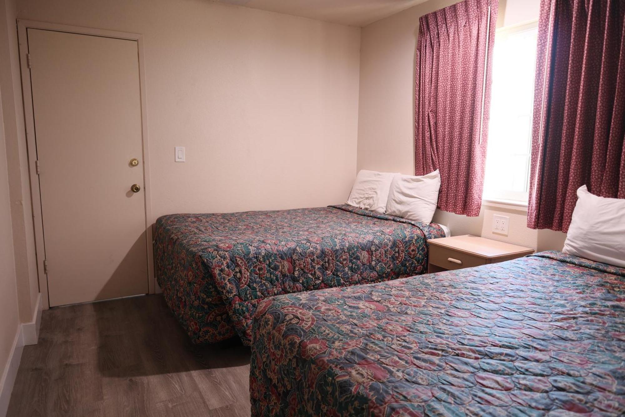 Capri Motel Santa Cruz Beach Boardwalk Room photo