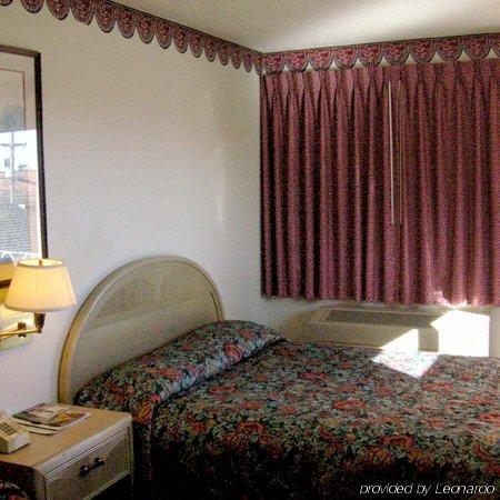 Capri Motel Santa Cruz Beach Boardwalk Room photo