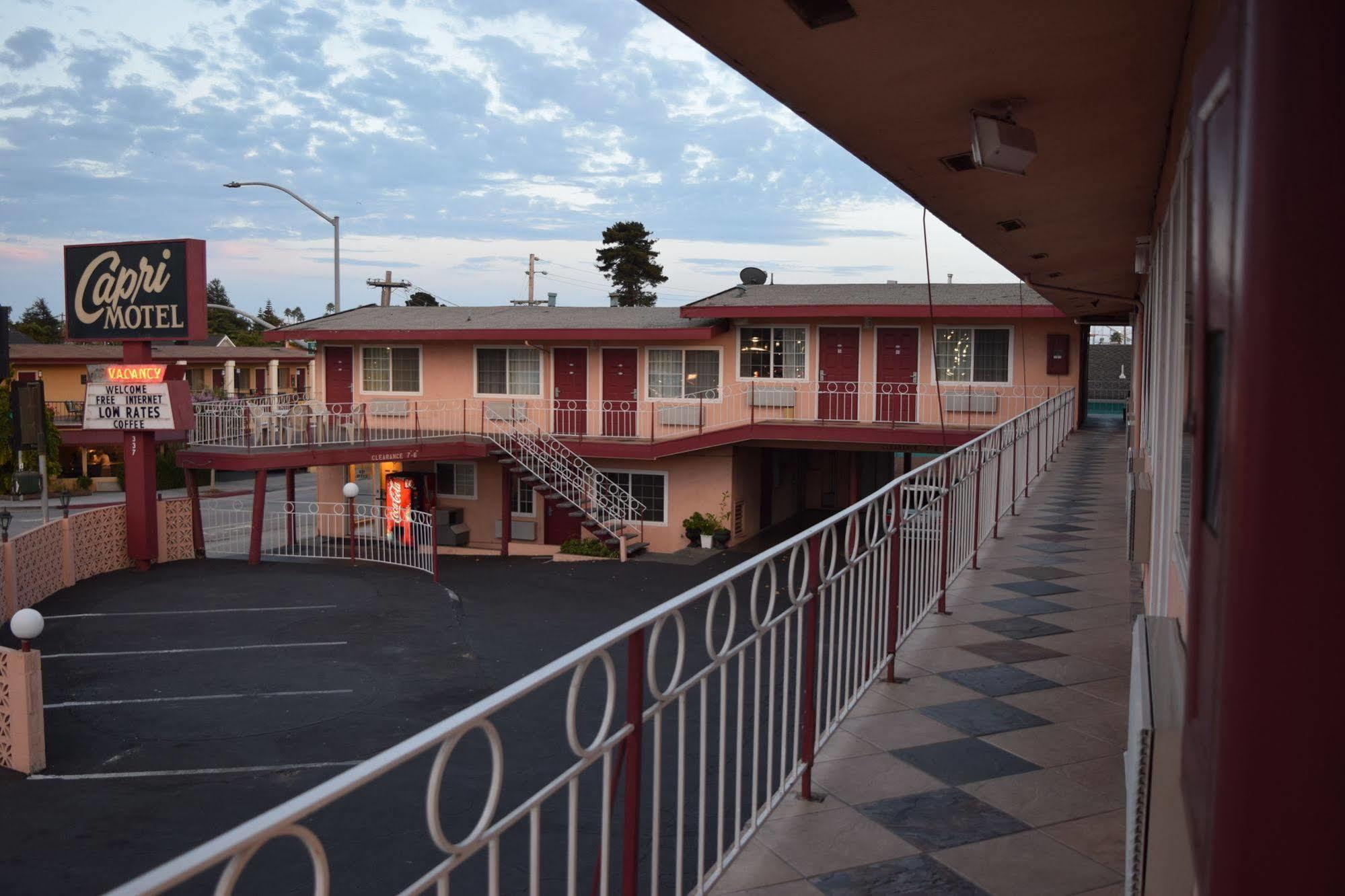 Capri Motel Santa Cruz Beach Boardwalk Exterior photo